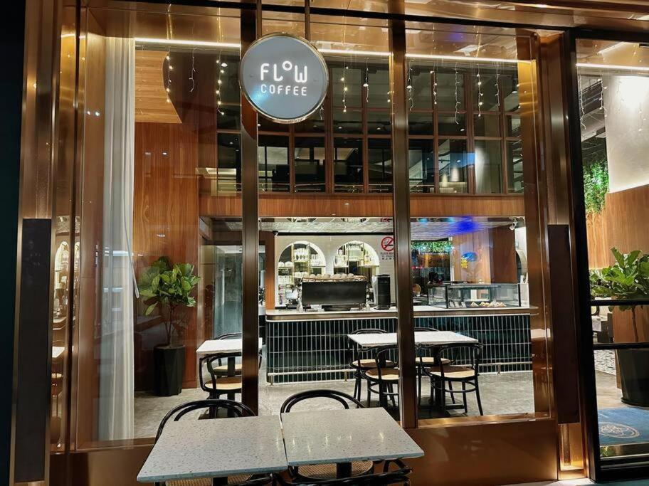 Morning Tiffany / Opposite Imago / Kk Center
